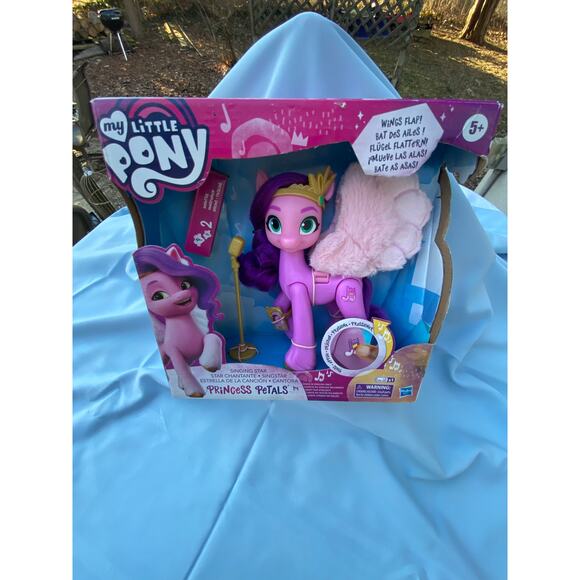 Hasbro My Little Pony New in Box "Princess Petals", singing star Wings flap! - Picture 2 of 12